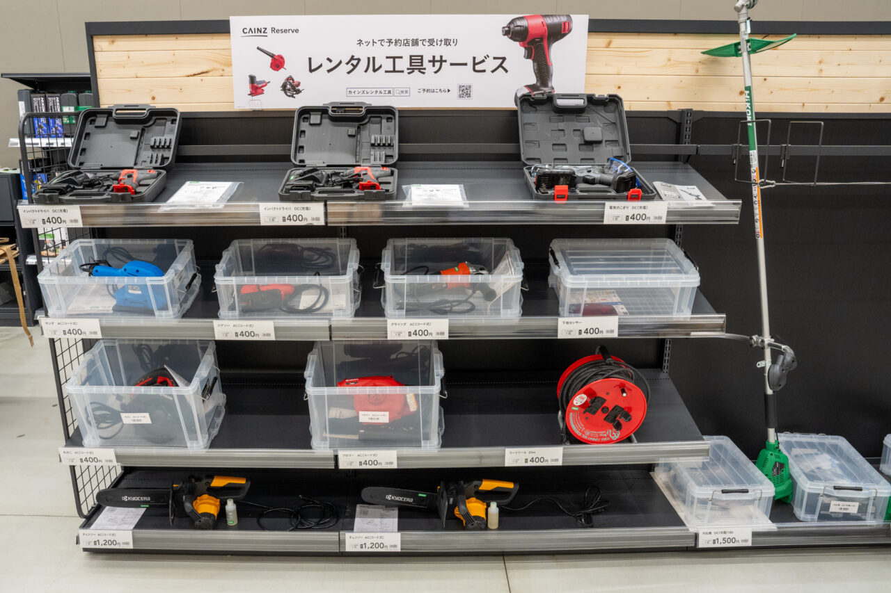 貸出用の工具が並ぶカインズ笛吹店の工具レンタルサービス(2026年7月16日プレオープン撮影)