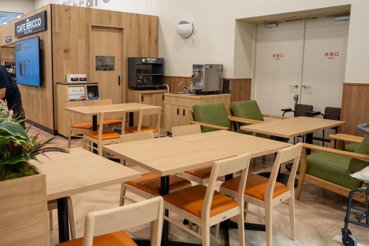 カフェブリッコ笛吹店のイートインスペース(2026年7月16日プレオープン撮影)