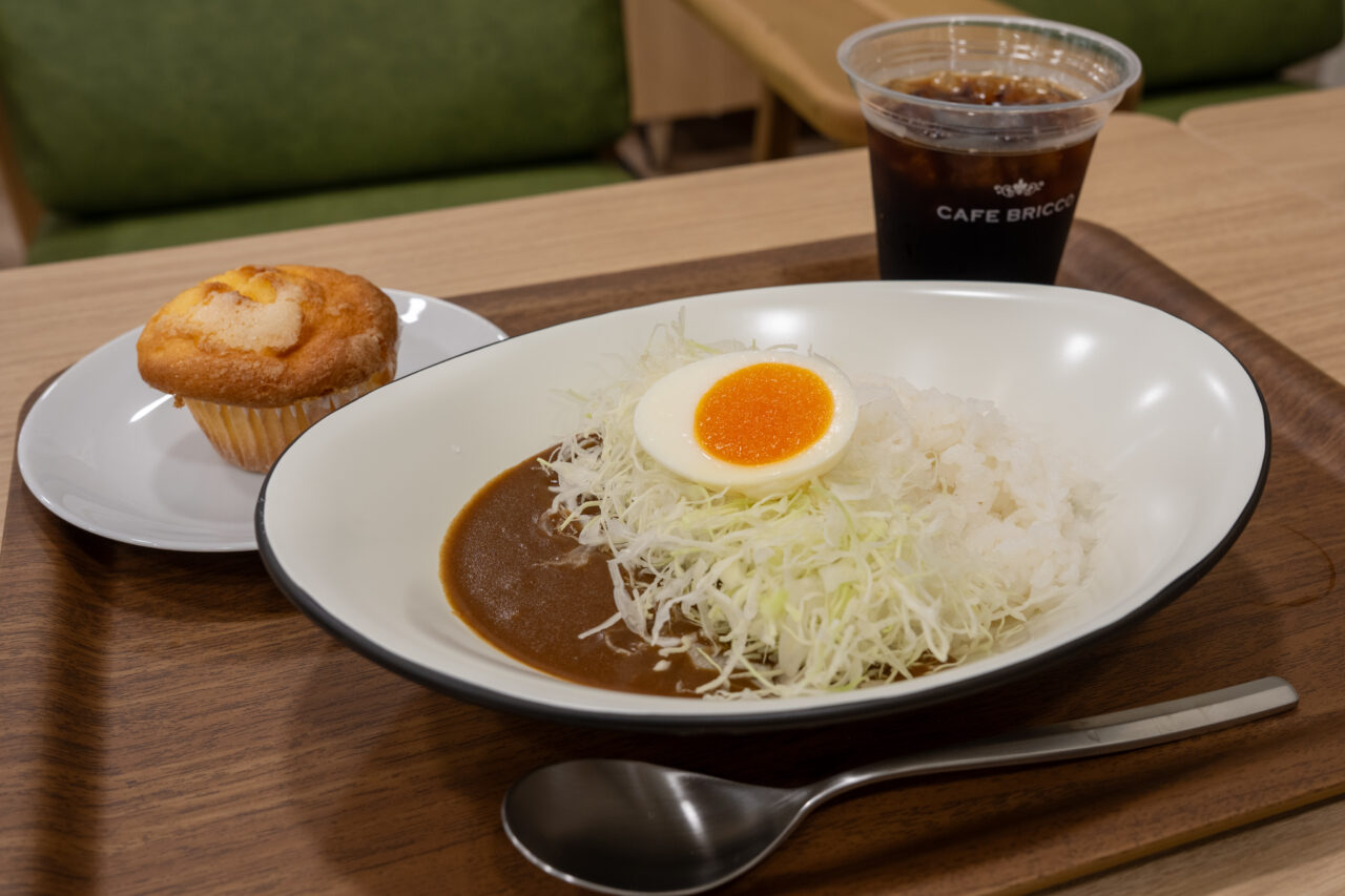 みんなのカレーとプレーンマフィンとブレンドコーヒーのセット