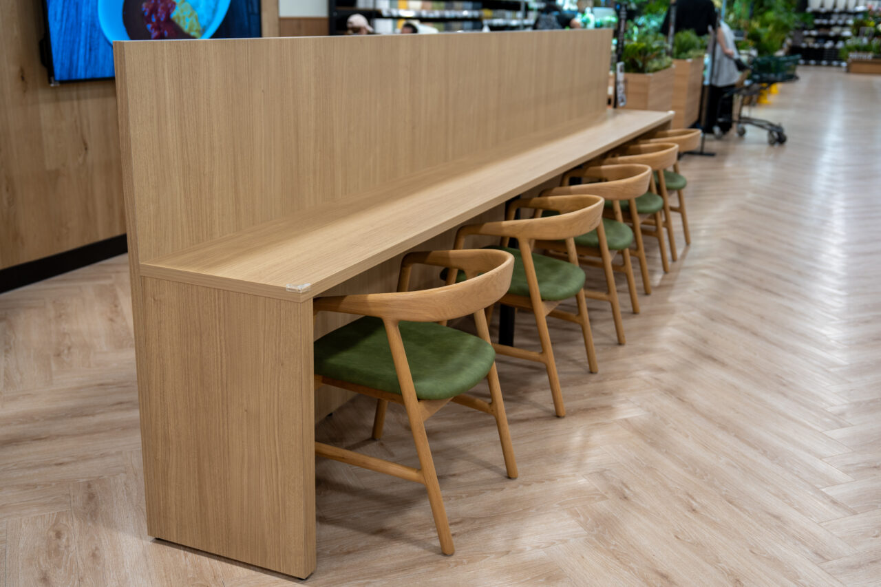 カフェブリッコ笛吹店のカウンター席(2026年7月16日プレオープン撮影)