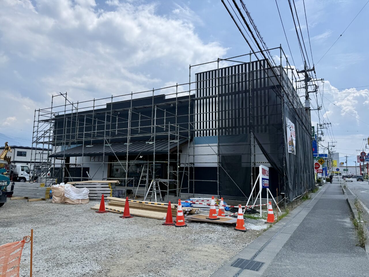建設中の焼肉きんぐ笛吹石和店の建物(2026年7月16日撮影)