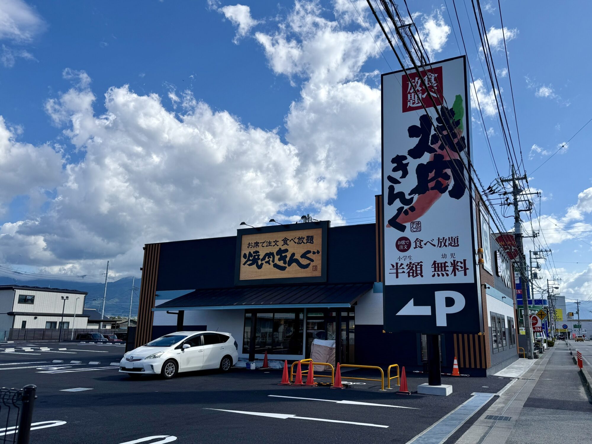 店舗と看板が完成した焼肉きんぐ笛吹石和店(2026年8月12日撮影)