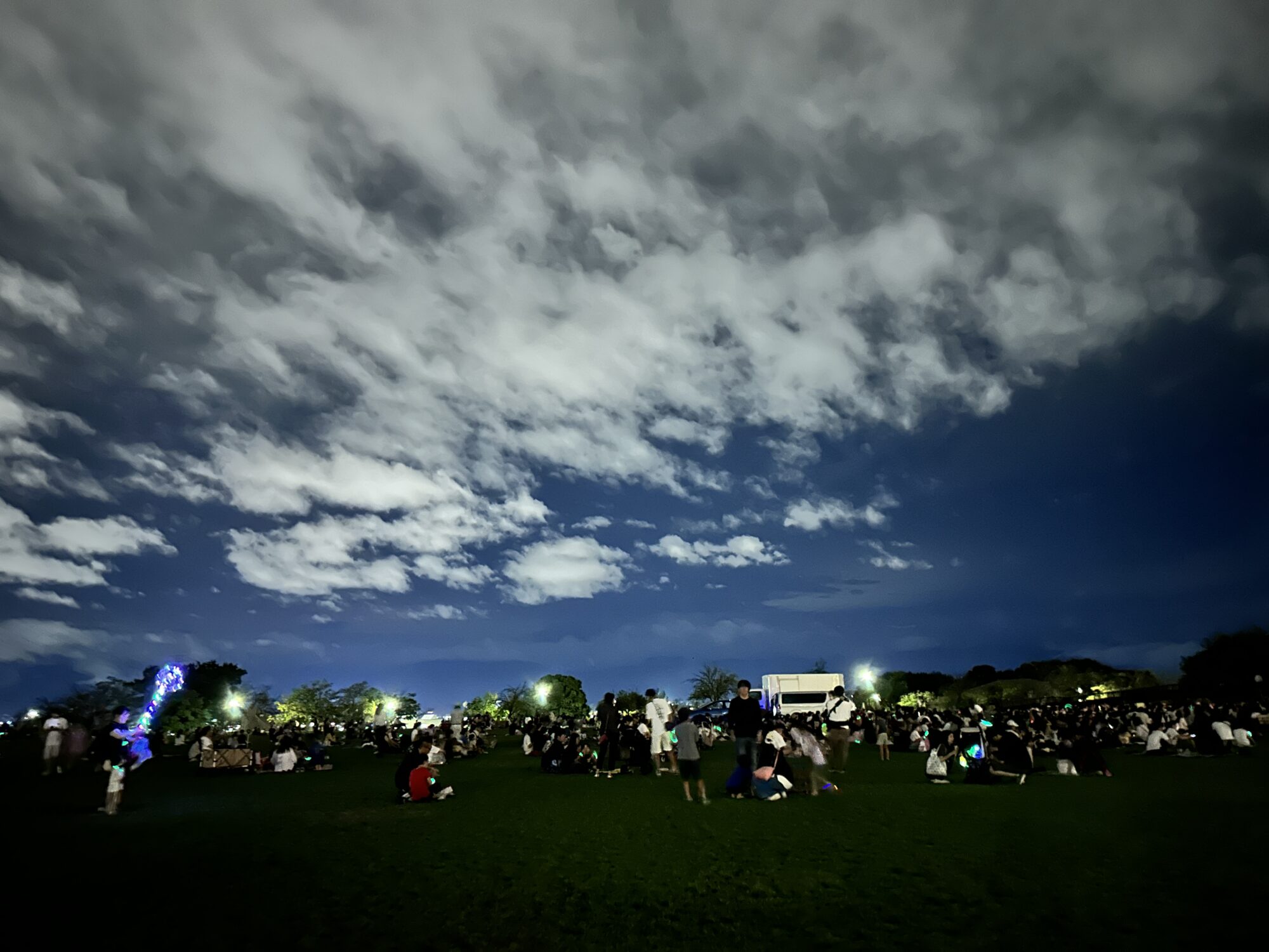 2026年9月20日に甲斐市のドラゴンパークで開催される「親子ふれあい映画会」のイベントチラシ。無料映画上映「マインクラフト/ザ・ムービー」をはじめ、キッズエンジョイパーク、ステージイベント、花火大会、グルメフェスなどの開催情報が掲載されています。